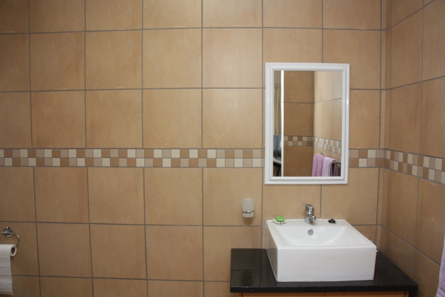 2 Bedroom Property for Sale in Langenhovenpark Free State